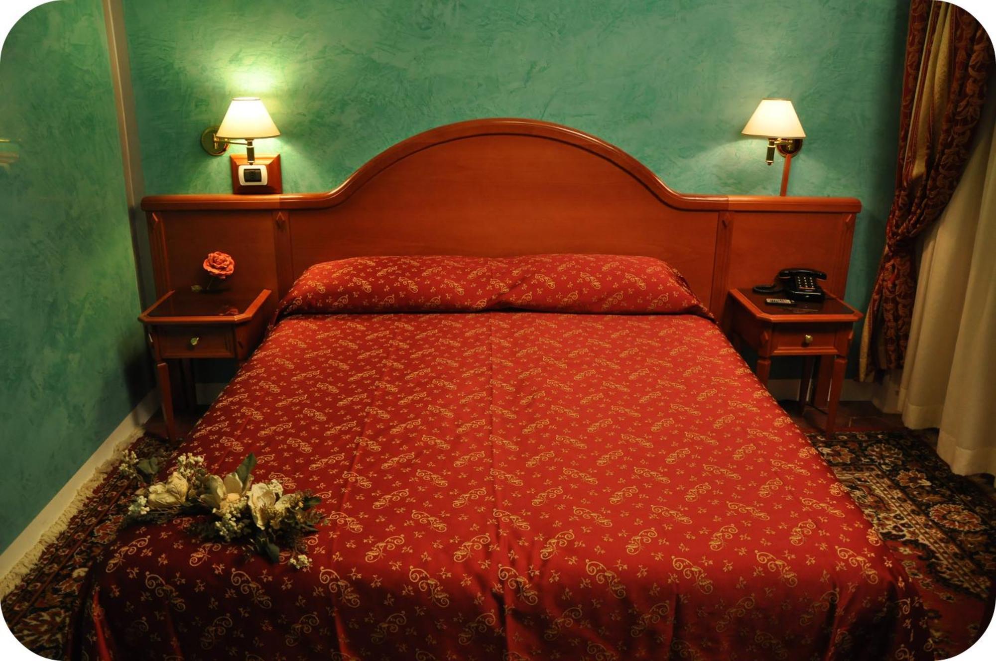 רומא Albergo Sandra מראה חיצוני תמונה