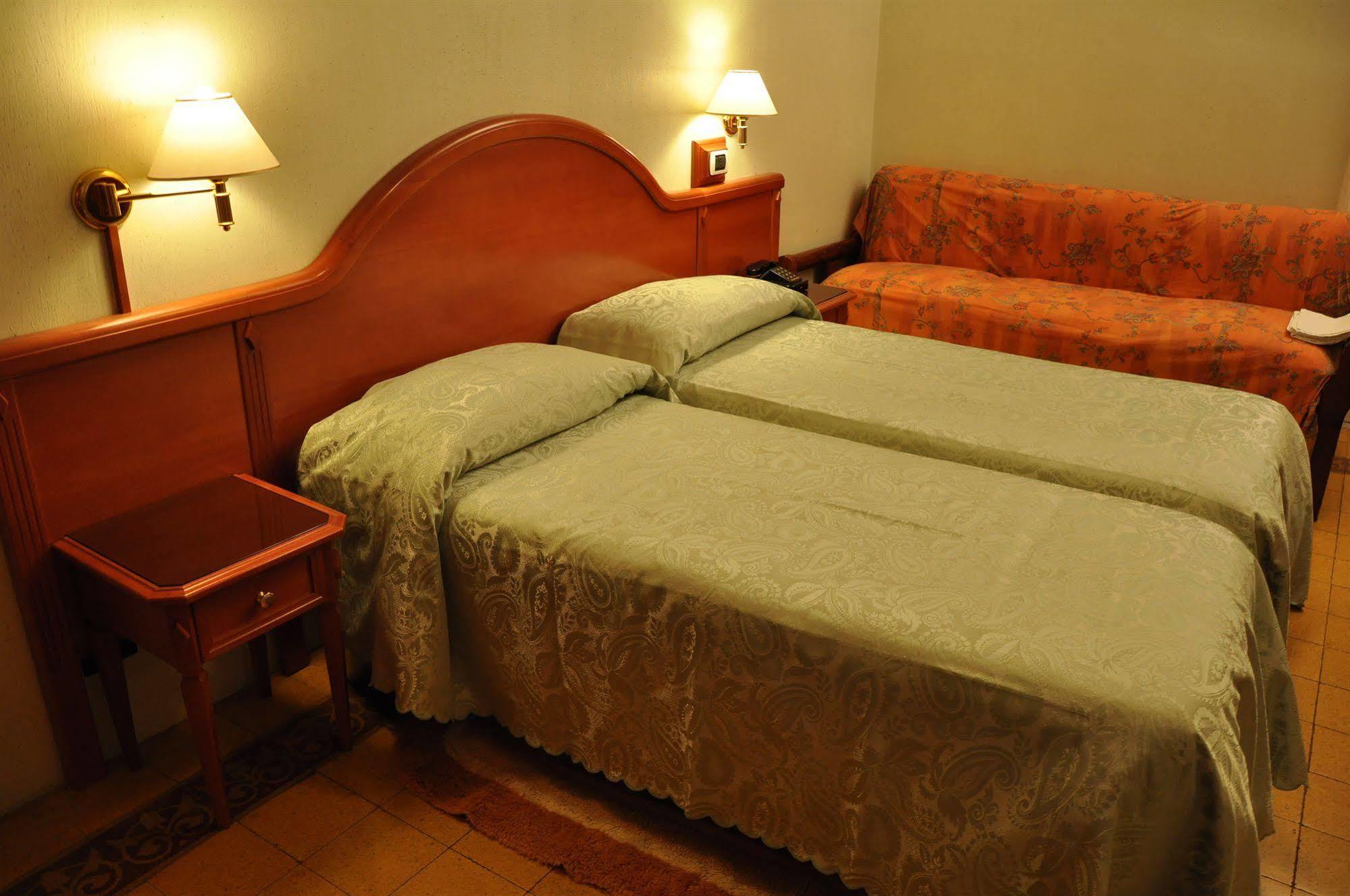 רומא Albergo Sandra מראה חיצוני תמונה