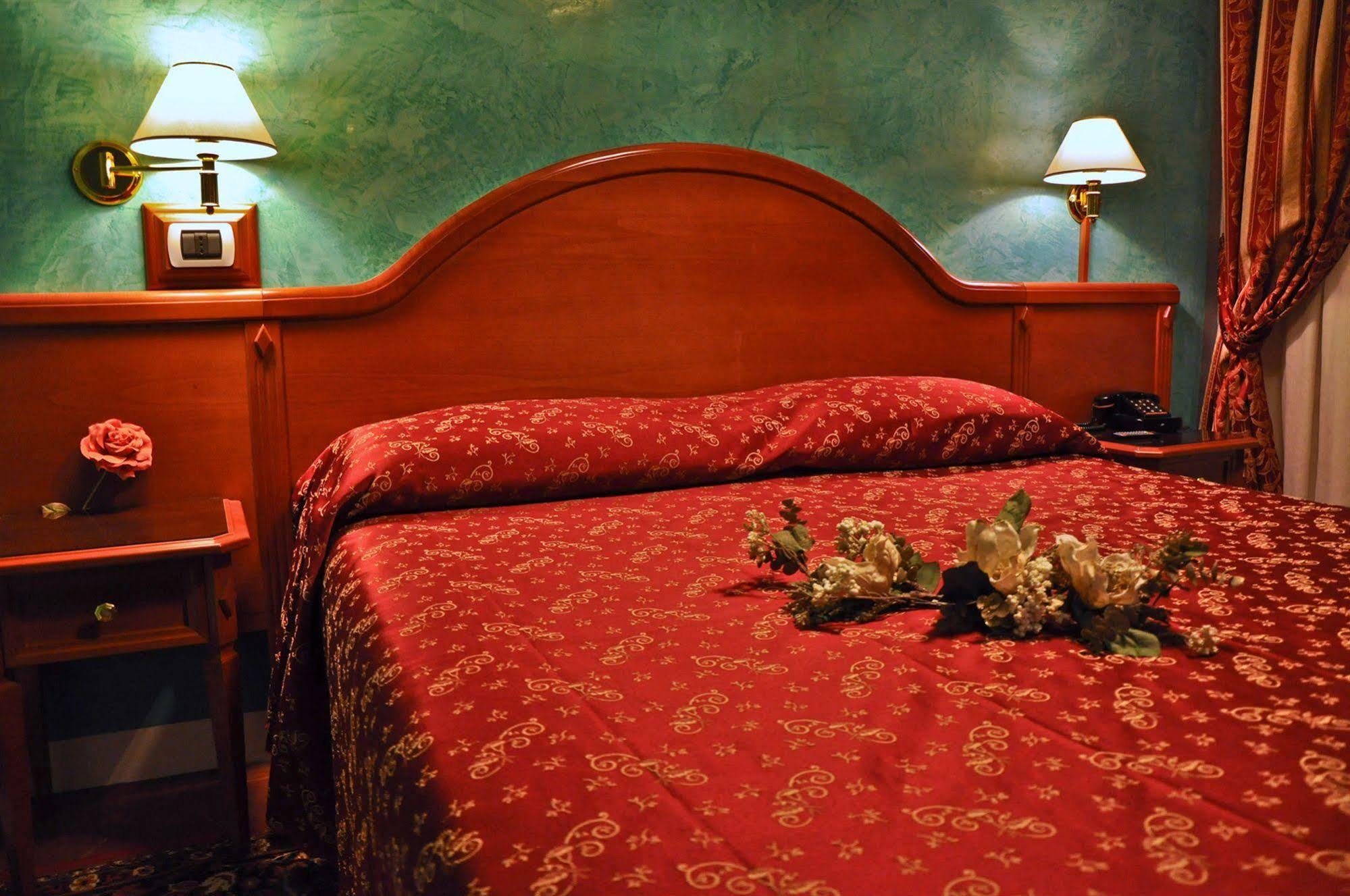 רומא Albergo Sandra מראה חיצוני תמונה