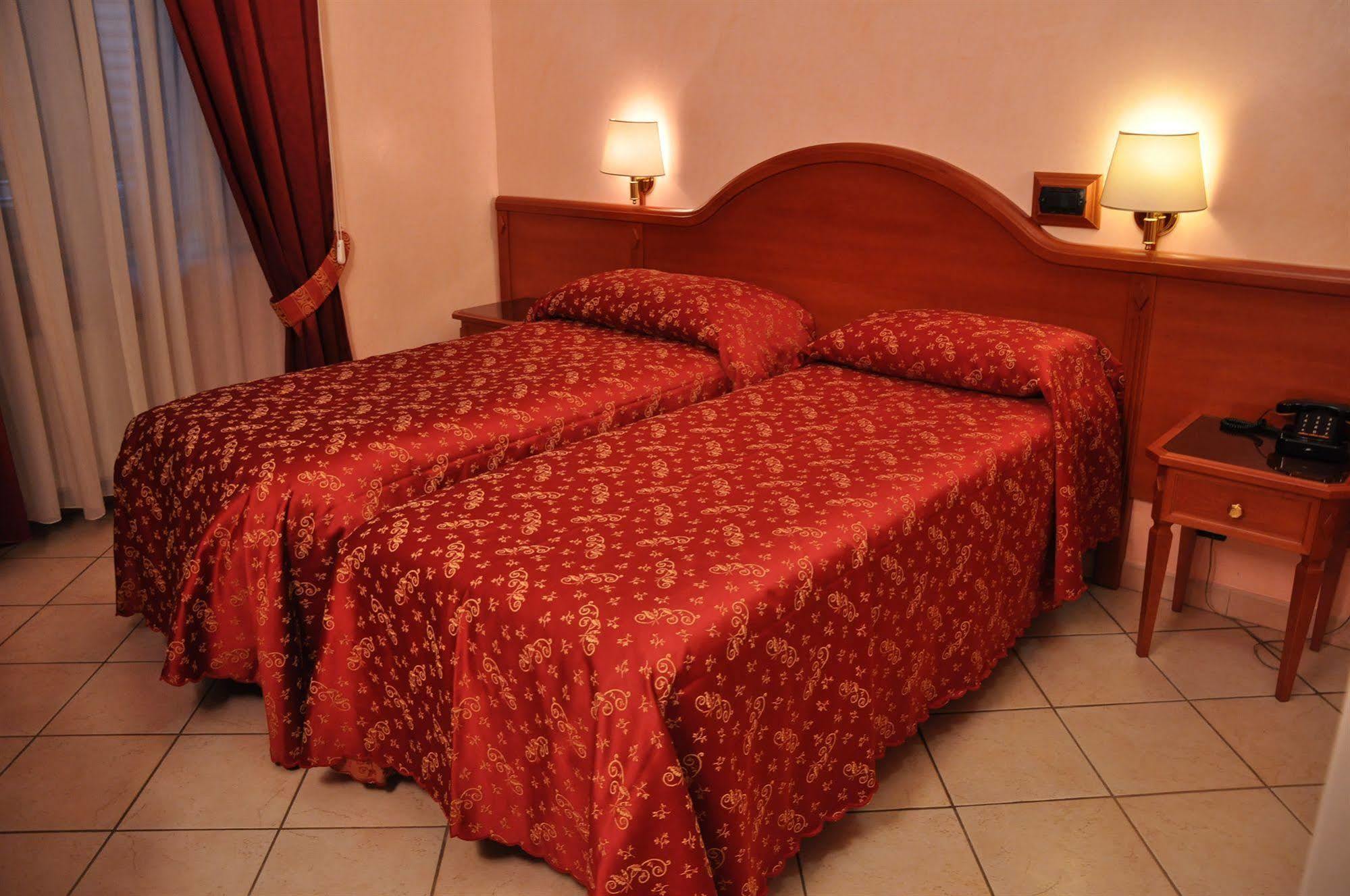 רומא Albergo Sandra מראה חיצוני תמונה