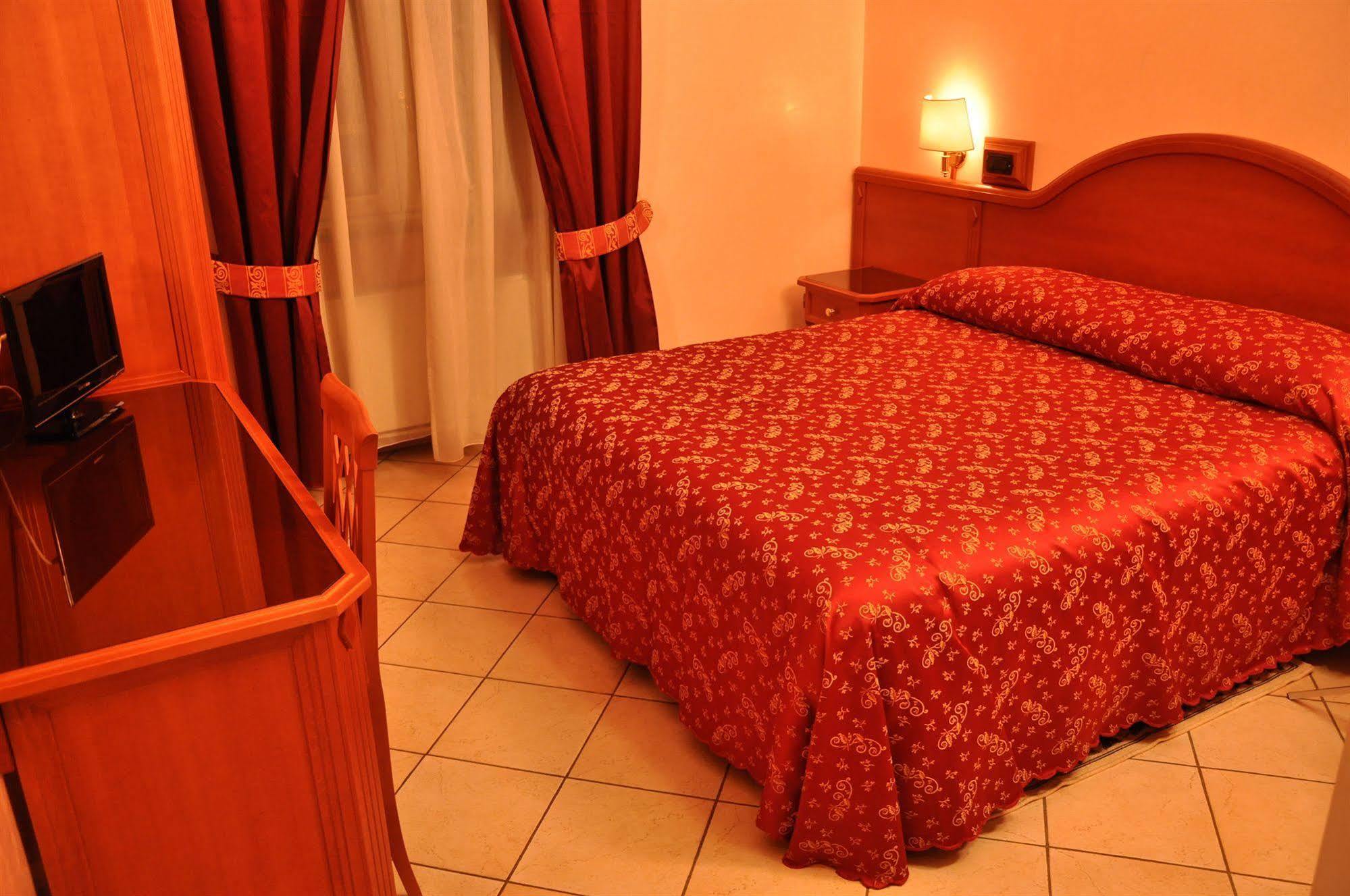 רומא Albergo Sandra מראה חיצוני תמונה
