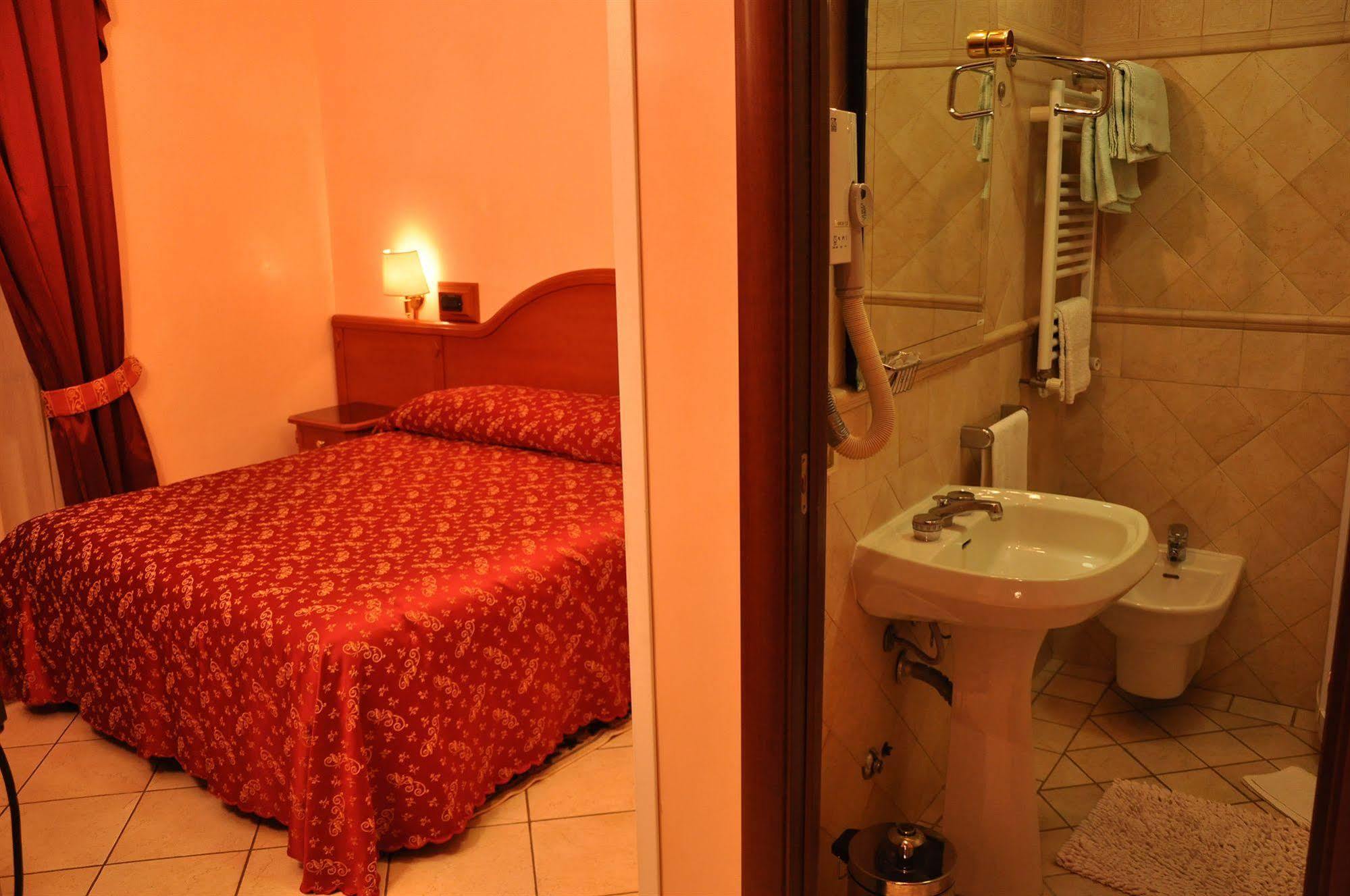רומא Albergo Sandra מראה חיצוני תמונה
