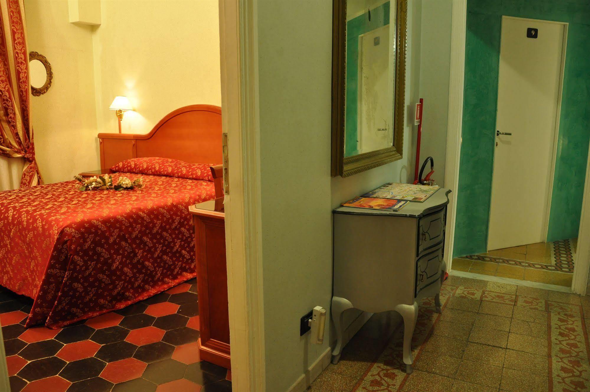 רומא Albergo Sandra מראה חיצוני תמונה