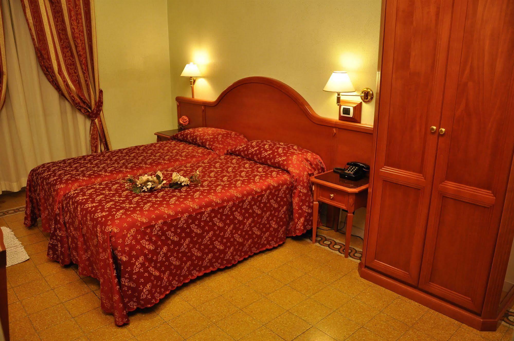 רומא Albergo Sandra מראה חיצוני תמונה