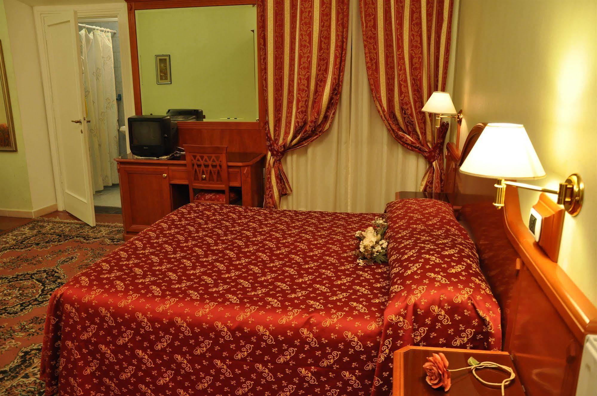רומא Albergo Sandra מראה חיצוני תמונה