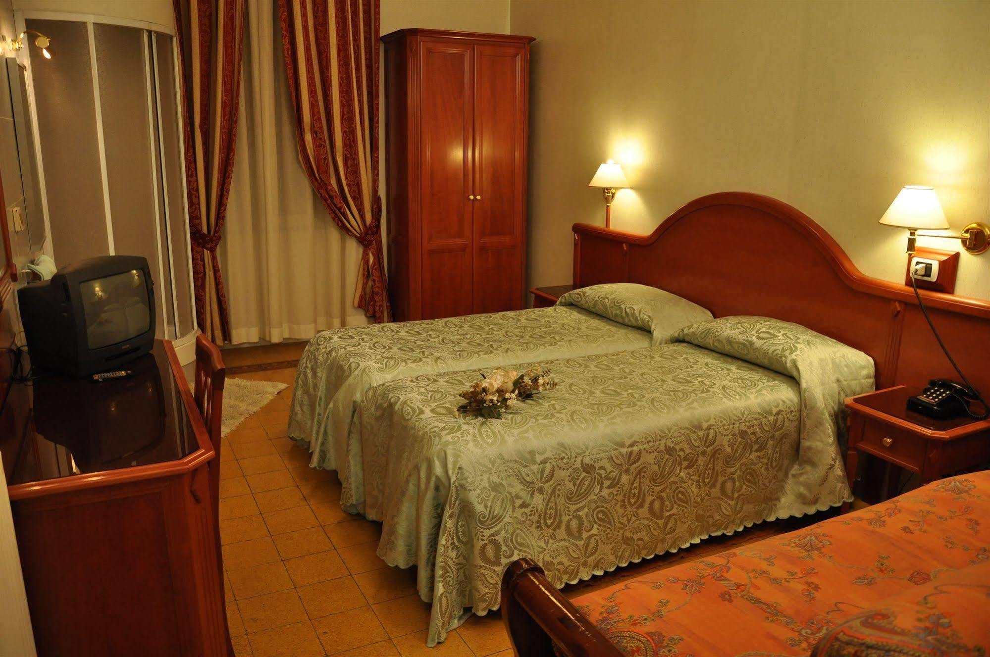 רומא Albergo Sandra מראה חיצוני תמונה