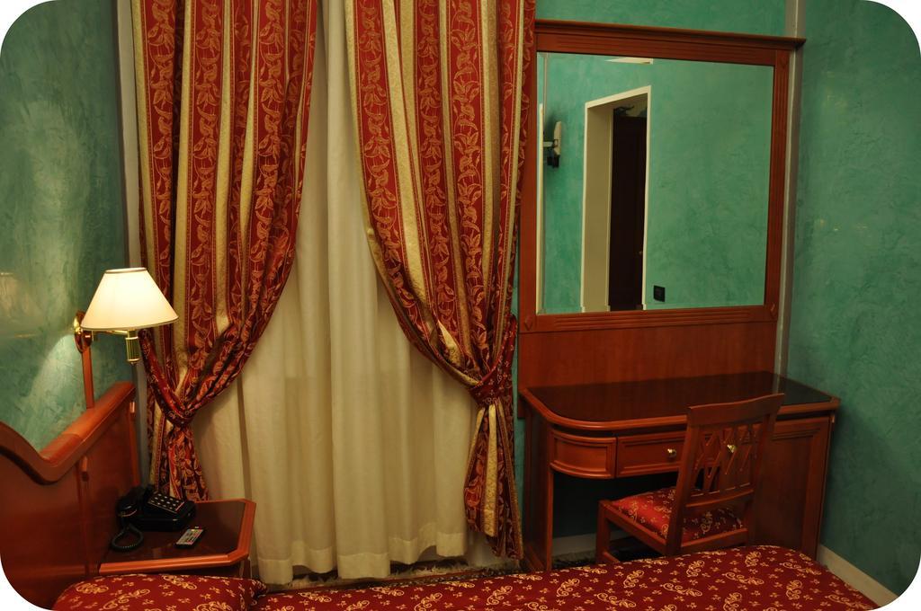 רומא Albergo Sandra מראה חיצוני תמונה